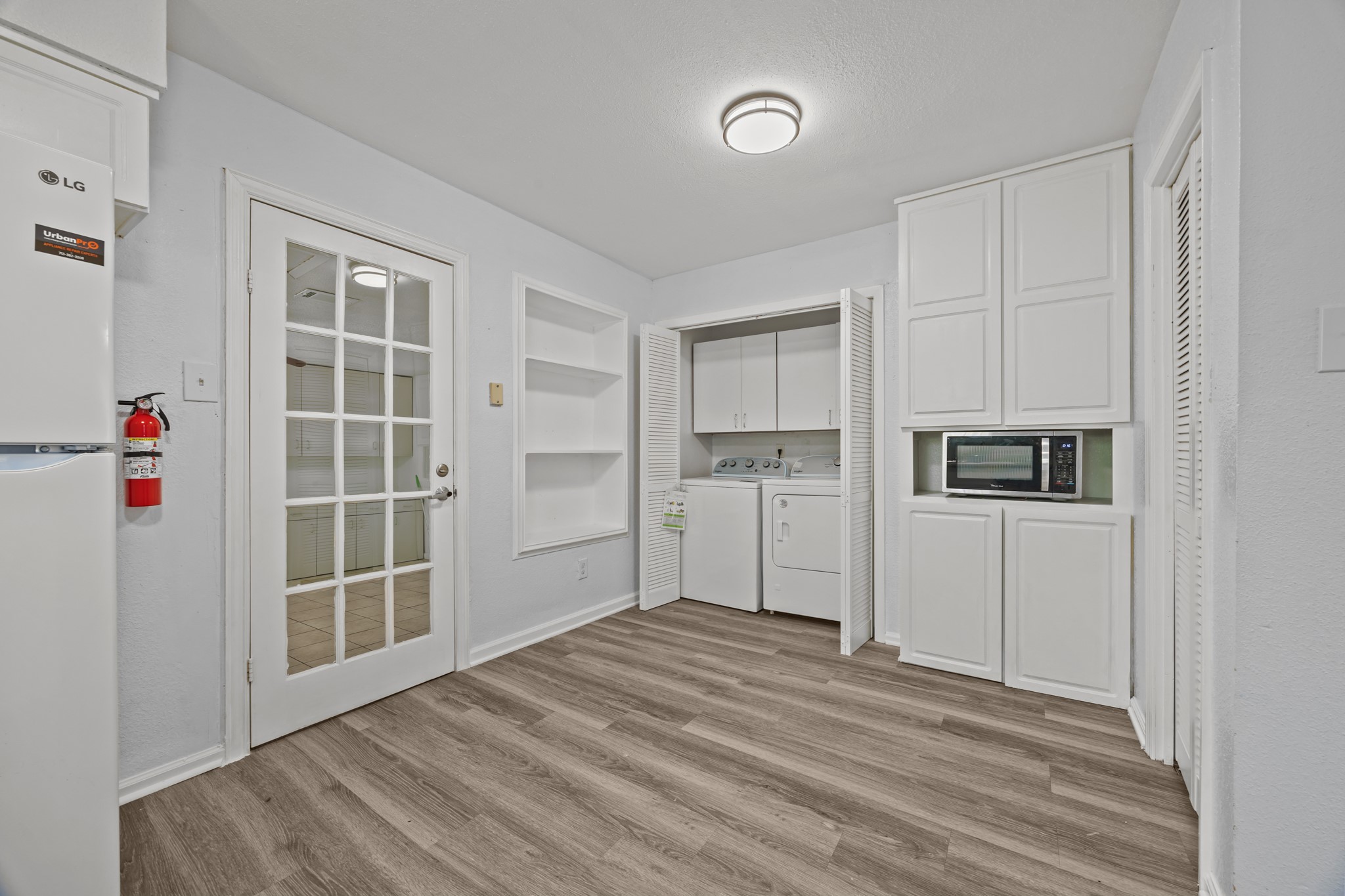 2103 6th Street Stafford, TX 77477 - Photo 8 of 27 a view of empty room with a kitchen and a window