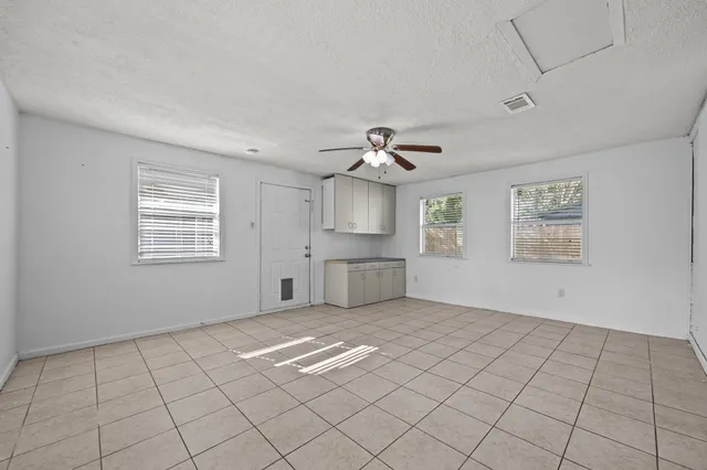 $1,975 | 2103 6th Street, Stafford, TX 77477