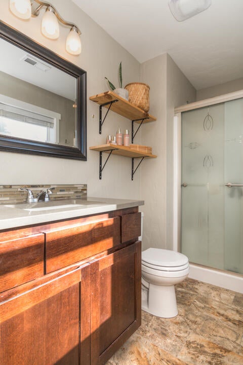 520 Southeast Reed Market Road Bend, OR 97702 - Photo 21 of 25 primary bath