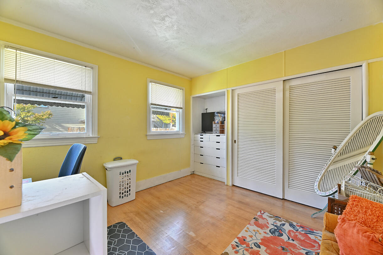 911 Reddy Avenue Medford, OR 97504 - Photo 10 of 29 2nd Bedroom