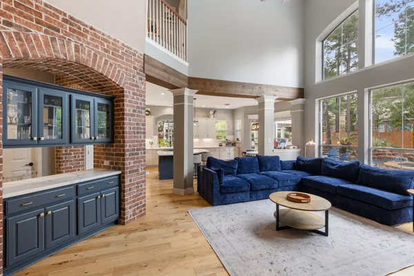 $975,000 | 39 South Dulcet Hollow Circle, The Woodlands, TX 77382