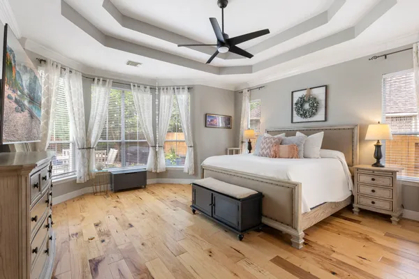 $975,000 | 39 South Dulcet Hollow Circle, The Woodlands, TX 77382