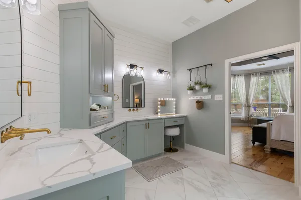 $975,000 | 39 South Dulcet Hollow Circle, The Woodlands, TX 77382