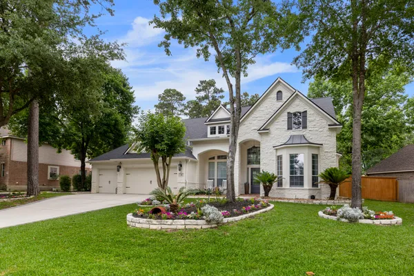 $975,000 | 39 South Dulcet Hollow Circle, The Woodlands, TX 77382