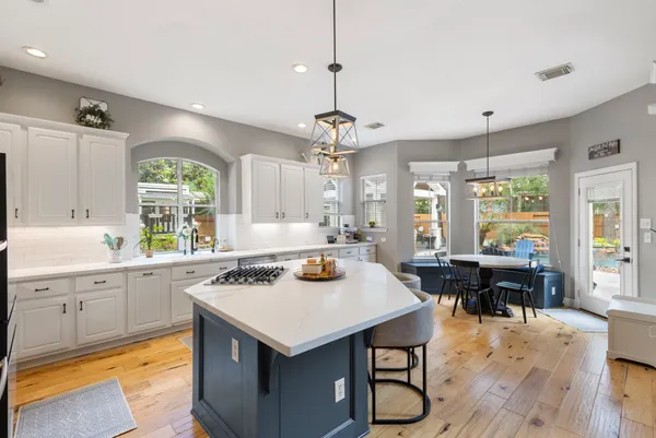 $975,000 | 39 South Dulcet Hollow Circle, The Woodlands, TX 77382