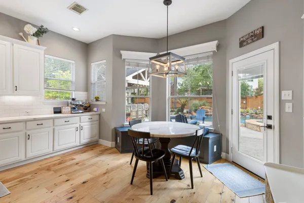 $975,000 | 39 South Dulcet Hollow Circle, The Woodlands, TX 77382