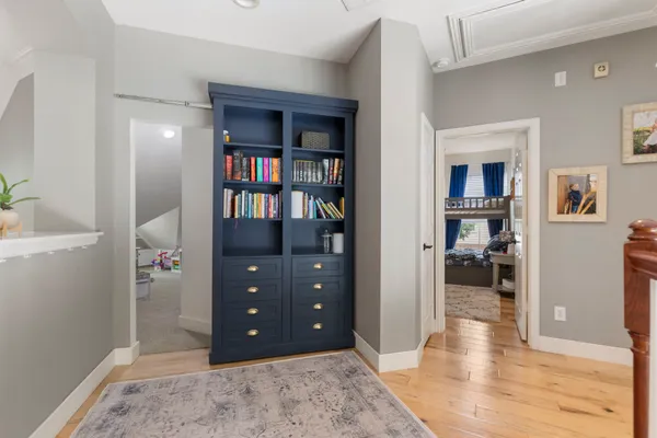 $975,000 | 39 South Dulcet Hollow Circle, The Woodlands, TX 77382