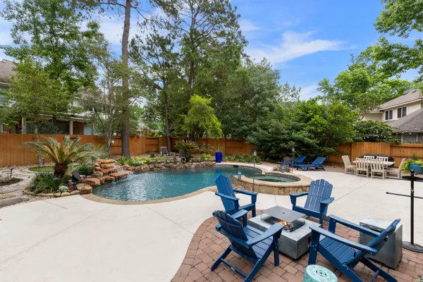 $975,000 | 39 South Dulcet Hollow Circle, The Woodlands, TX 77382