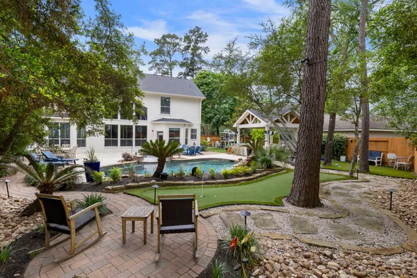 $975,000 | 39 South Dulcet Hollow Circle, The Woodlands, TX 77382
