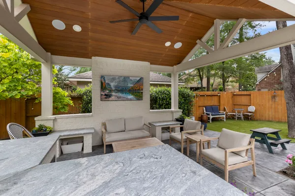 $975,000 | 39 South Dulcet Hollow Circle, The Woodlands, TX 77382