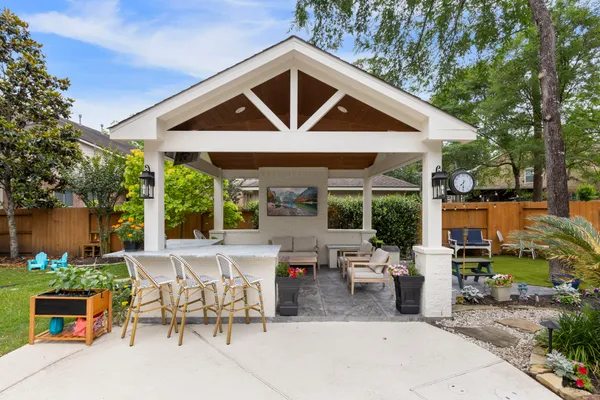 $975,000 | 39 South Dulcet Hollow Circle, The Woodlands, TX 77382