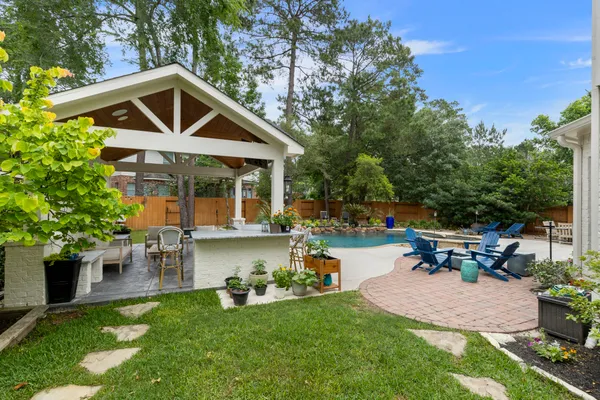 $975,000 | 39 South Dulcet Hollow Circle, The Woodlands, TX 77382