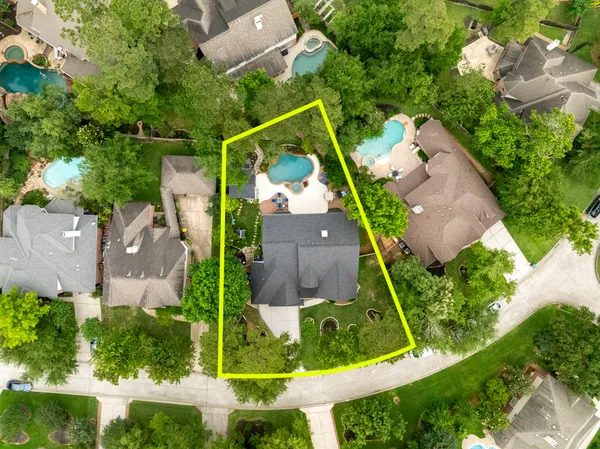 $975,000 | 39 South Dulcet Hollow Circle, The Woodlands, TX 77382