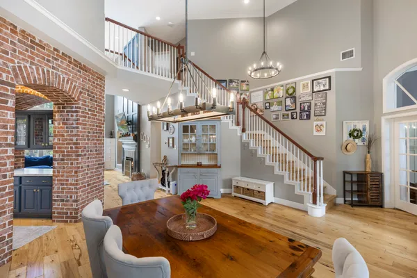 $975,000 | 39 South Dulcet Hollow Circle, The Woodlands, TX 77382