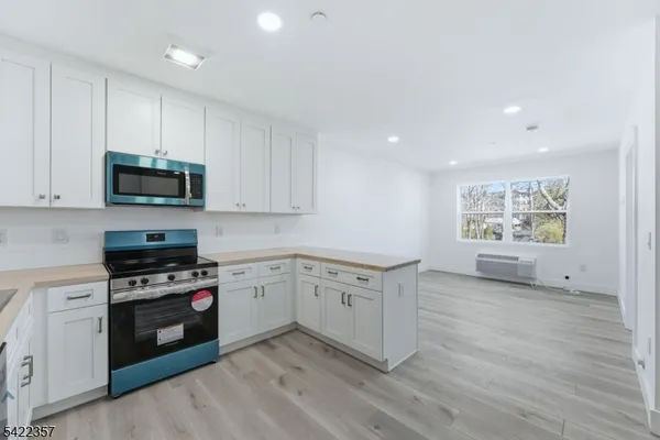 $2,400 | 95 Shepherd Lane, Unit B307, Totowa, NJ 07512