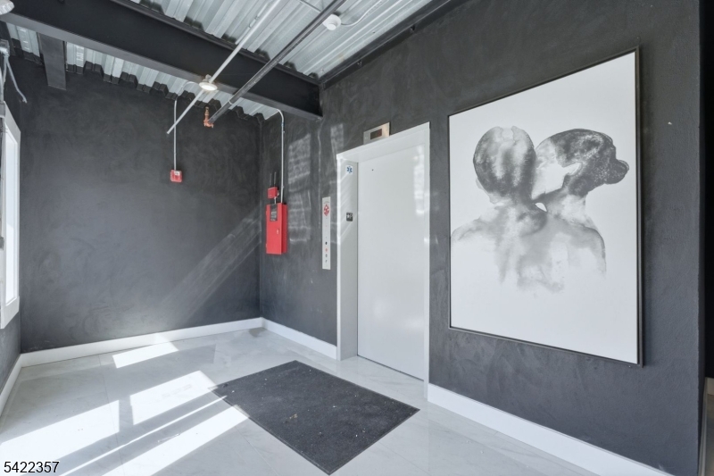 95 Shepherd Lane, Unit B307 Totowa, NJ 07512 - Photo 7 of 13 a view of a hallway