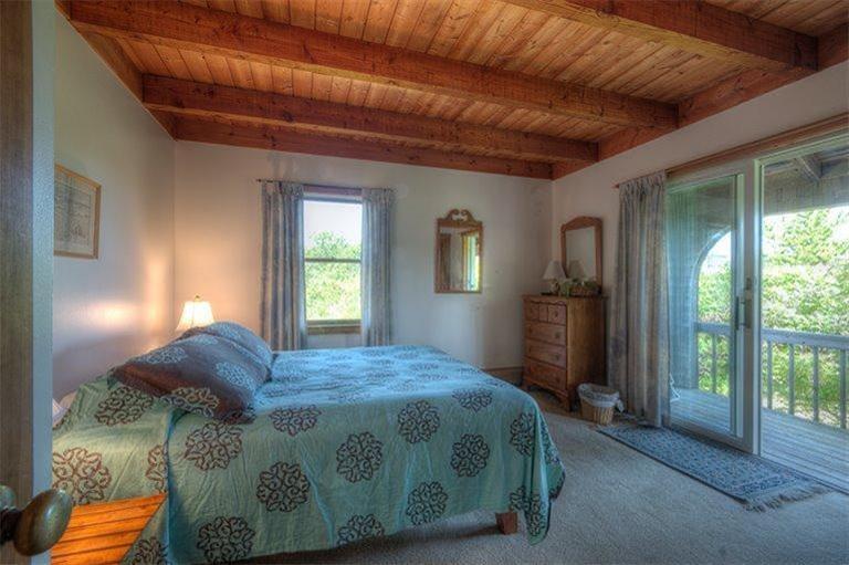 22 Knowles Heights Road Truro, MA 02666 - Photo 18 of 25 a bedroom with a bed and window