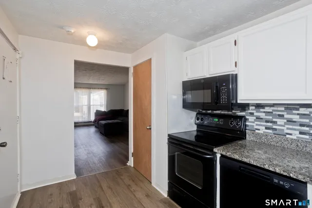 $190,000 | 949 Pleasant Valley Road, Unit 4 12, South Windsor, CT 06074