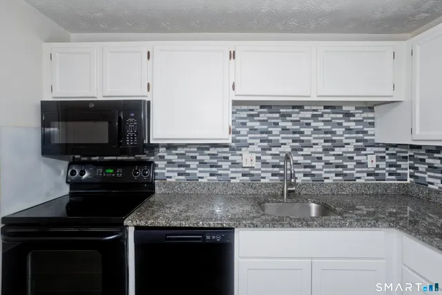 $190,000 | 949 Pleasant Valley Road, Unit 4 12, South Windsor, CT 06074