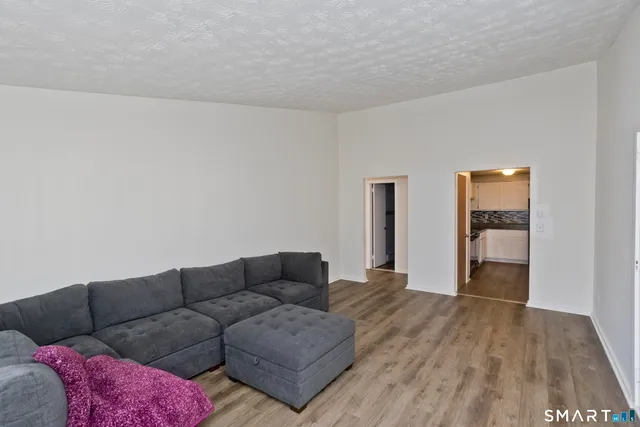 $190,000 | 949 Pleasant Valley Road, Unit 4 12, South Windsor, CT 06074