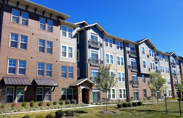 $2,682 | 700 East Algonquin Road, Unit 2307, Schaumburg, IL 60173