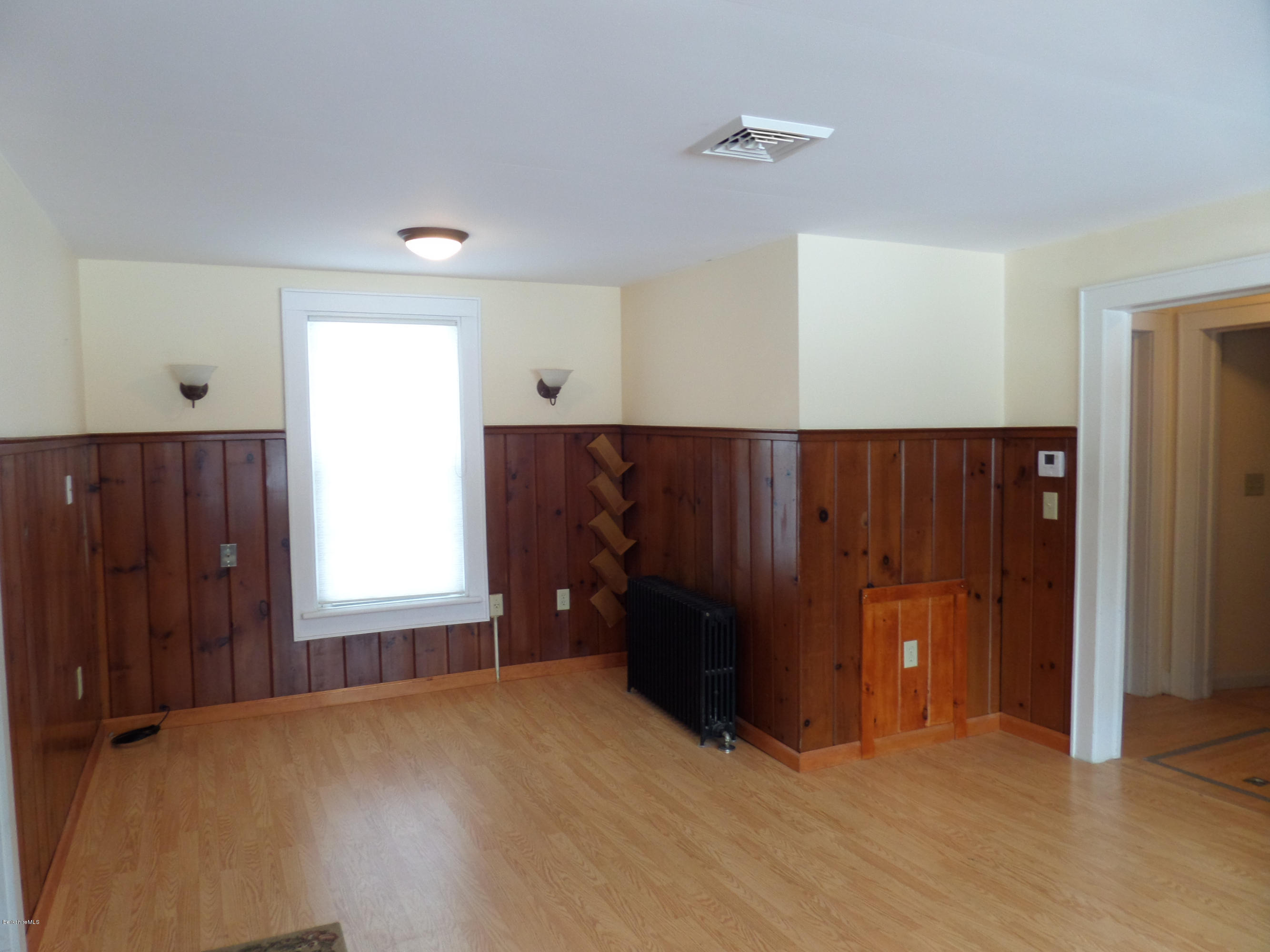 1443 Main Road Stamford, VT 05352 - Photo 12 of 25 Living room