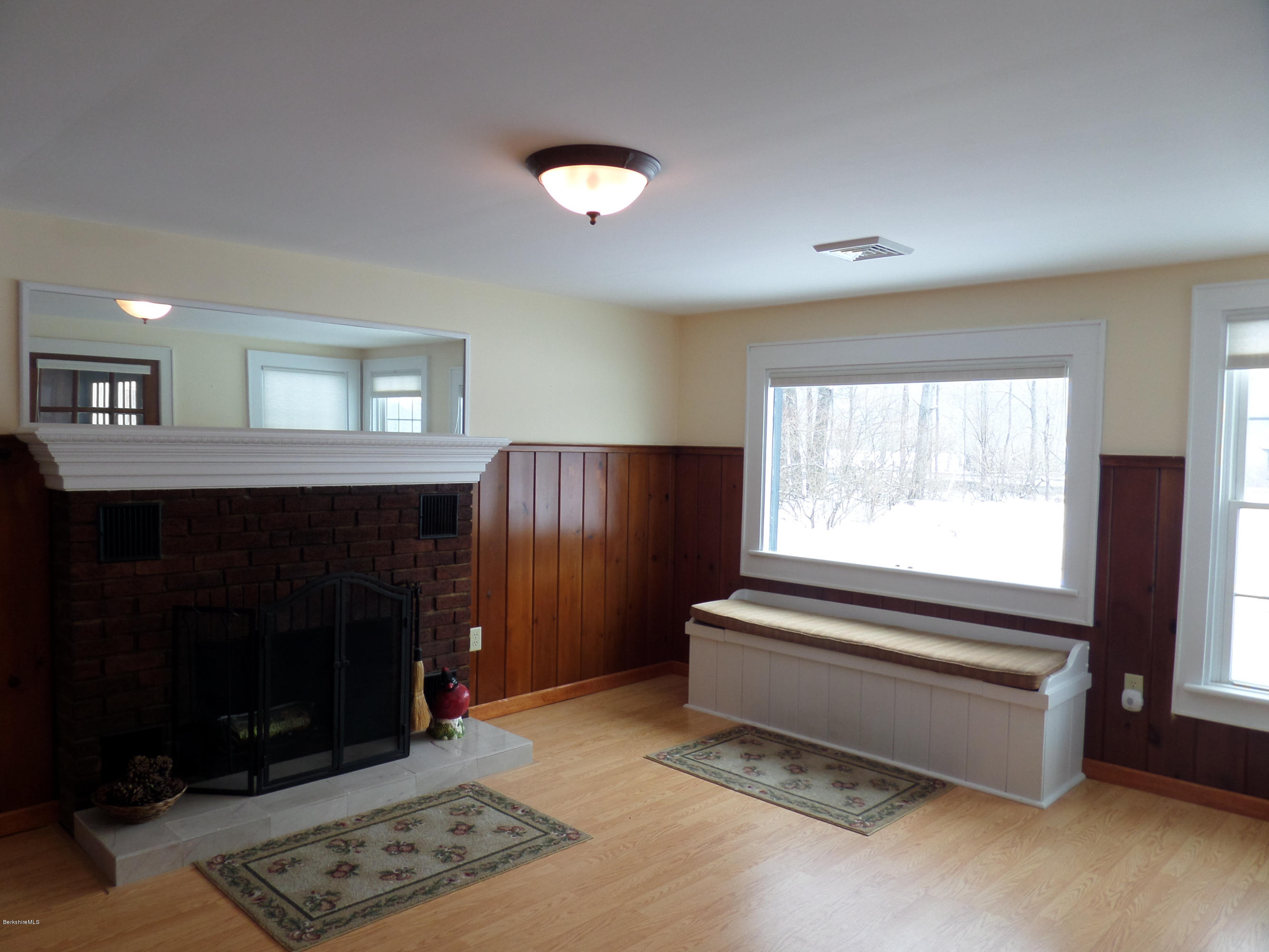 1443 Main Road Stamford, VT 05352 - Photo 15 of 25 Living room window seat