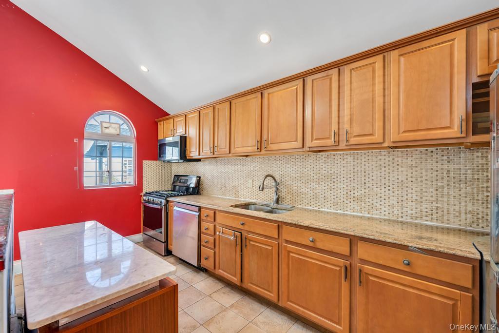 96 Rosedale Road Valley Stream, NY 11581 - Photo 17 of 45