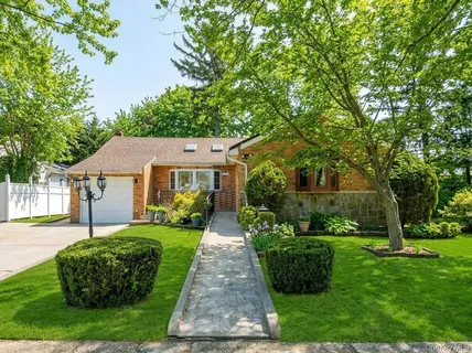 $925,000 | 96 Rosedale Road, Valley Stream, NY 11581
