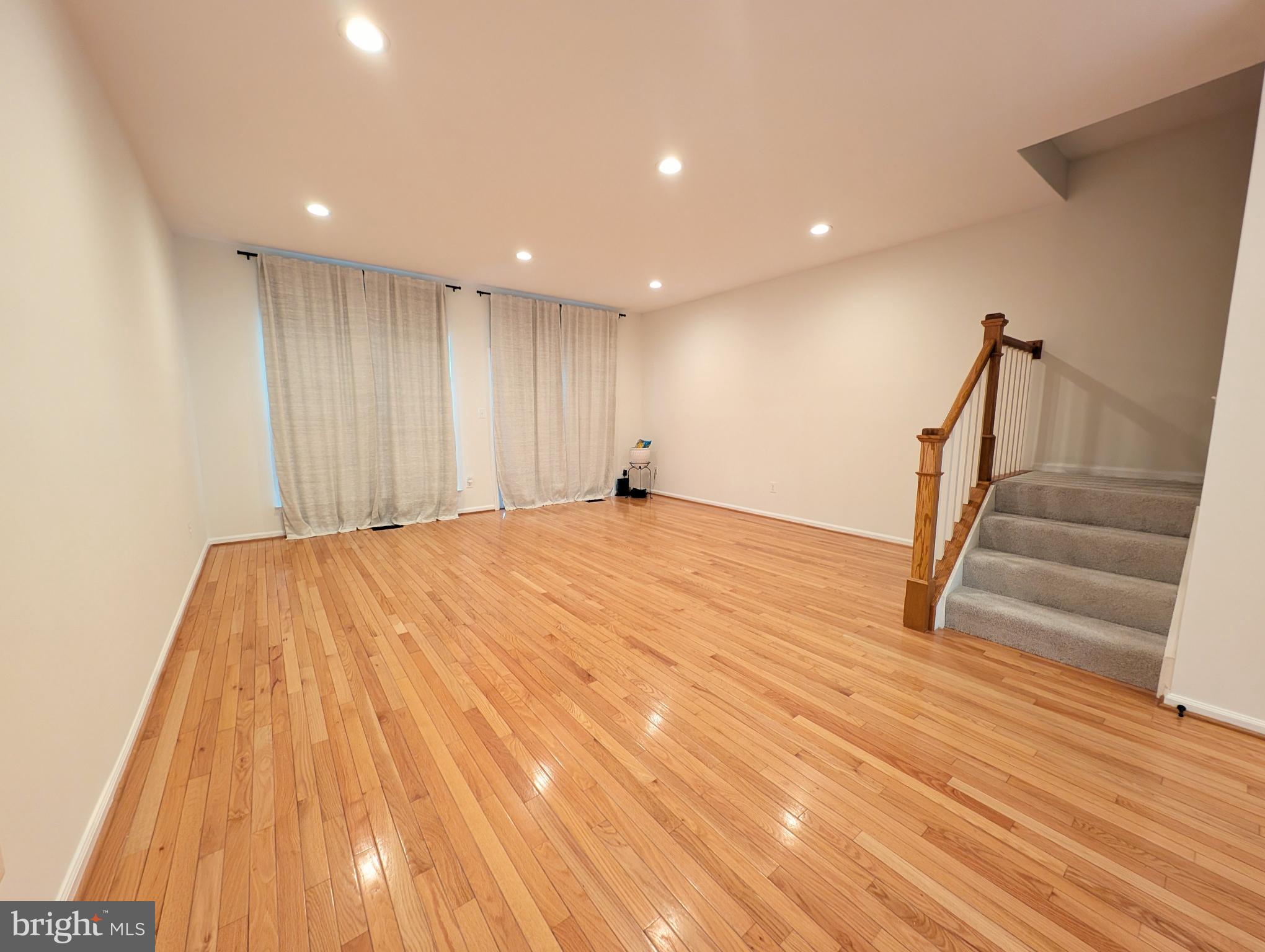 11442 Heritage Commons Way Reston, VA 20194 - Photo 5 of 22 STUNNING Living room.