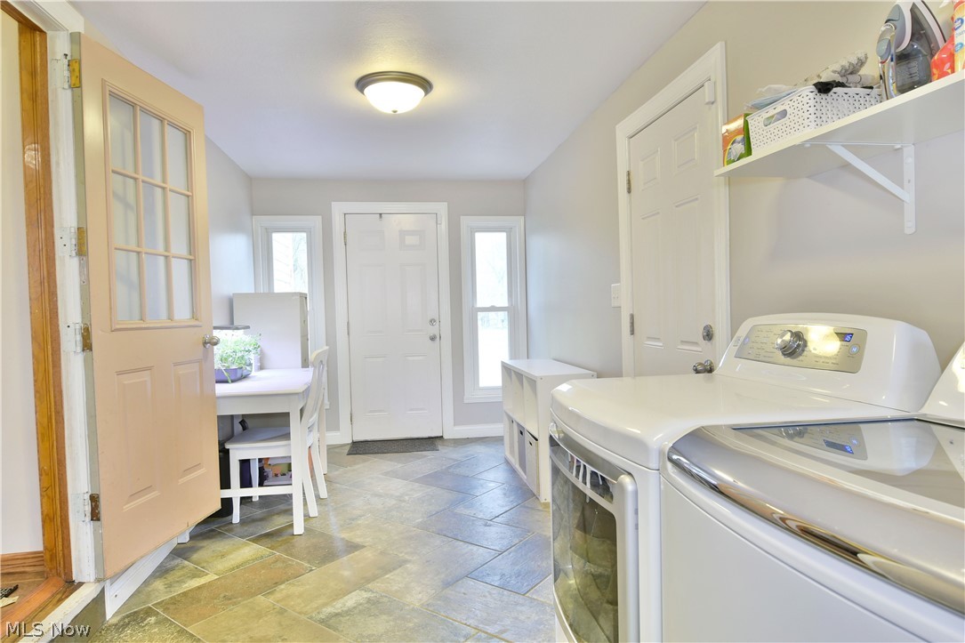 915 Perkins Jones Road Northeast Warren, OH 44483 - Photo 15 of 35 Gallery Image 15