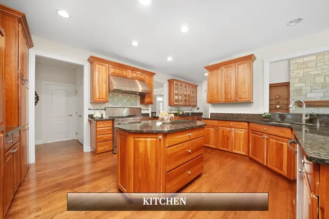 $1,400,000 | 83 South Wynstone Drive, North Barrington, IL 60010