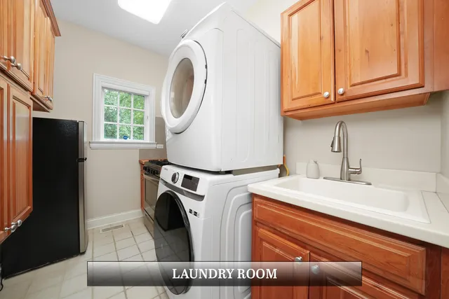 $1,400,000 | 83 South Wynstone Drive, North Barrington, IL 60010