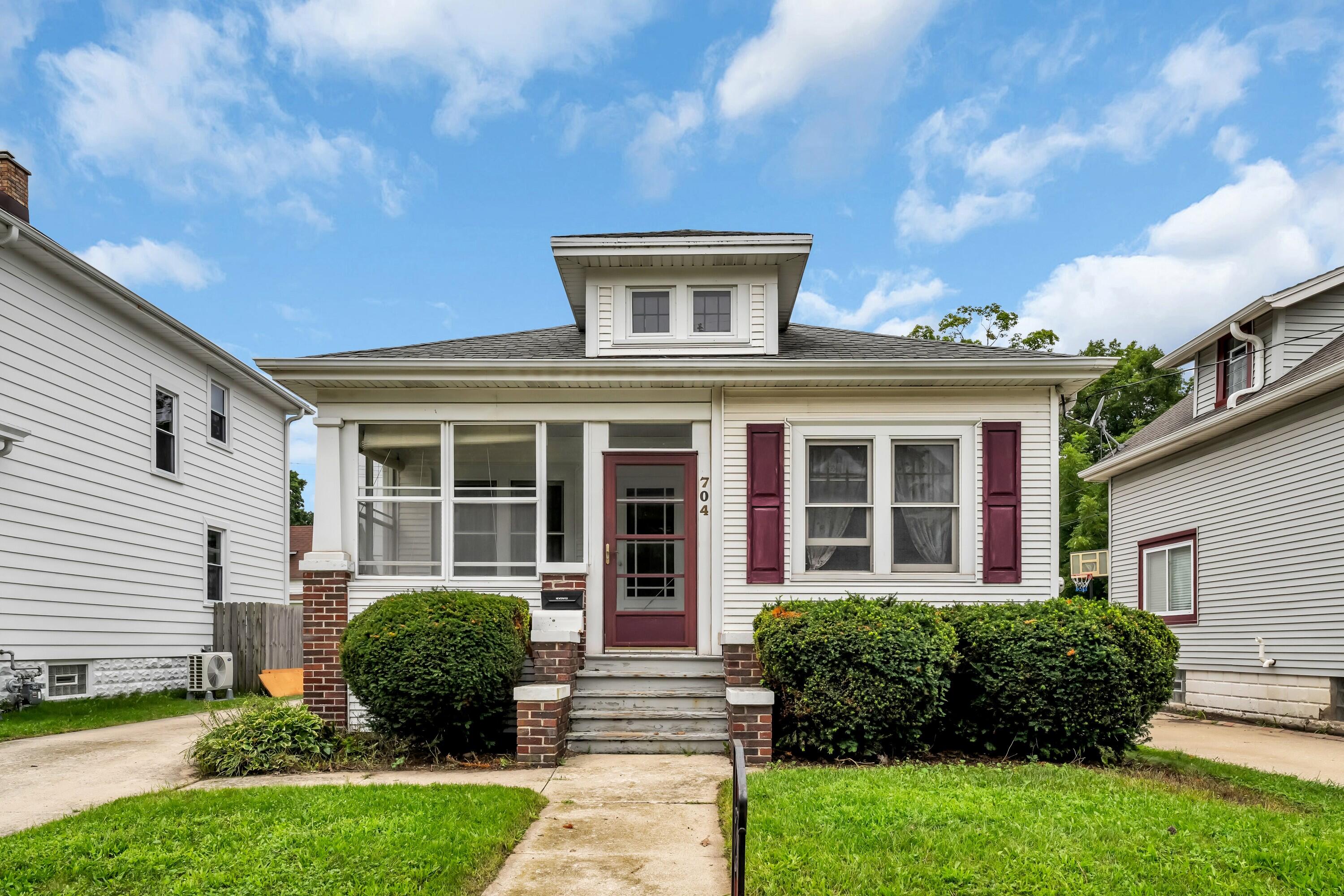704 Belmont Avenue Racine, WI 53405 - Photo 2 of 42 Photo (2)
