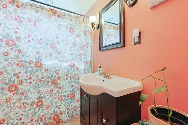 $499,999 | 179 Lakeview Avenue, Tyngsborough, MA 01879