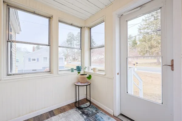 $499,999 | 179 Lakeview Avenue, Tyngsborough, MA 01879