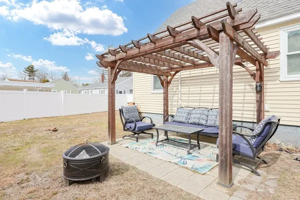 $499,999 | 179 Lakeview Avenue, Tyngsborough, MA 01879