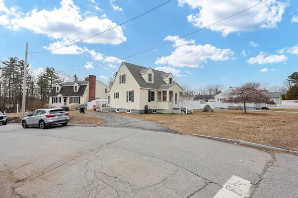 $499,999 | 179 Lakeview Avenue, Tyngsborough, MA 01879