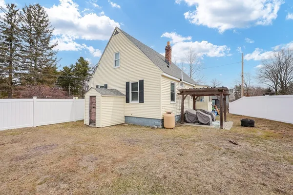 $499,999 | 179 Lakeview Avenue, Tyngsborough, MA 01879