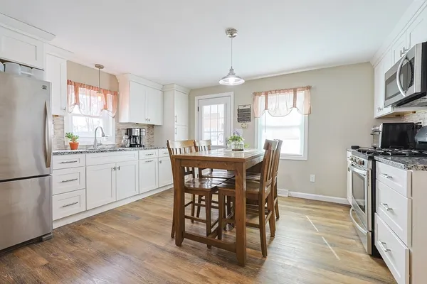 $499,999 | 179 Lakeview Avenue, Tyngsborough, MA 01879