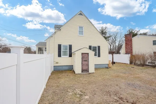 $499,999 | 179 Lakeview Avenue, Tyngsborough, MA 01879