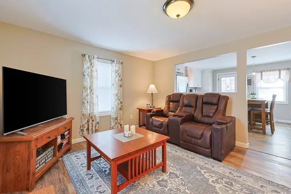 $499,999 | 179 Lakeview Avenue, Tyngsborough, MA 01879