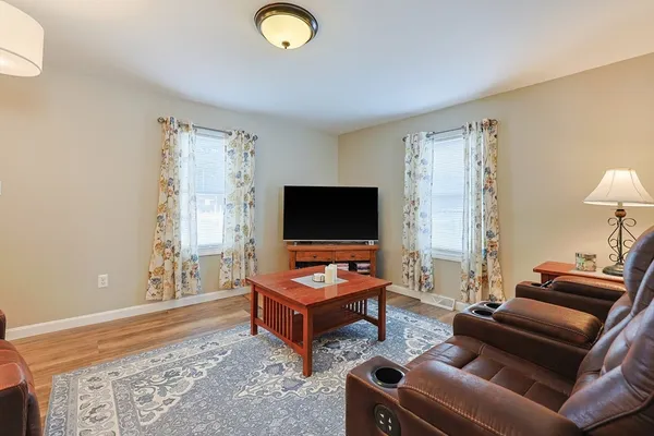 $499,999 | 179 Lakeview Avenue, Tyngsborough, MA 01879