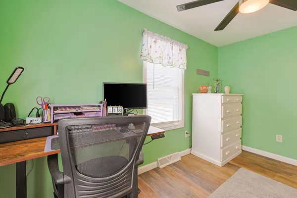 $499,999 | 179 Lakeview Avenue, Tyngsborough, MA 01879