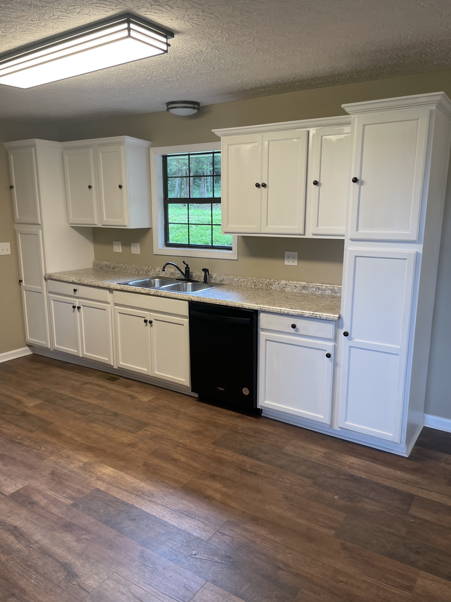 207 Chipman Road Bethpage, TN 37022 - Photo 19 of 31 Kitchen with lots of Cabinets