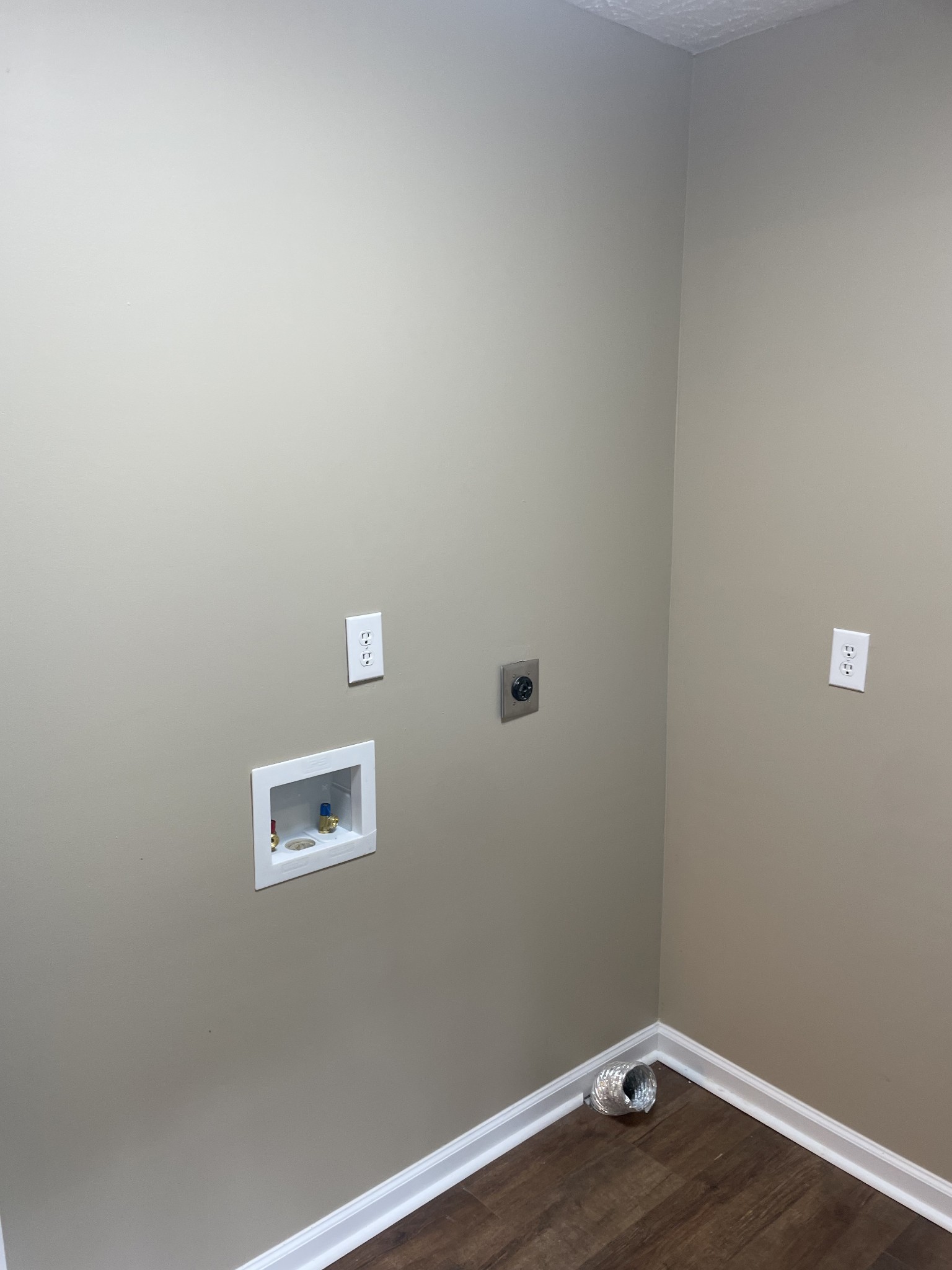 207 Chipman Road Bethpage, TN 37022 - Photo 26 of 31 Utility w/Washer and Dryer Hookups