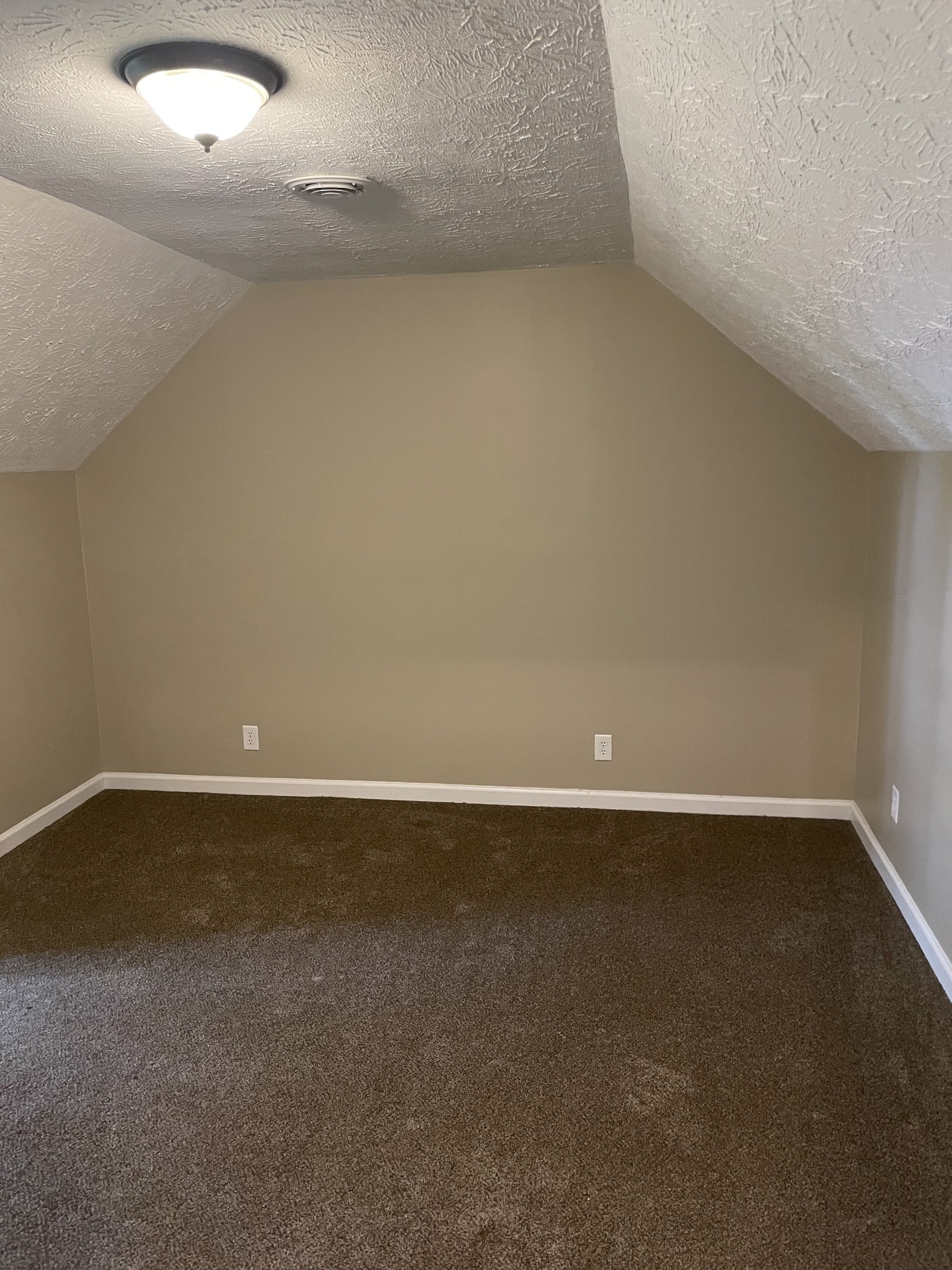 207 Chipman Road Bethpage, TN 37022 - Photo 28 of 31 2nd Bedroom