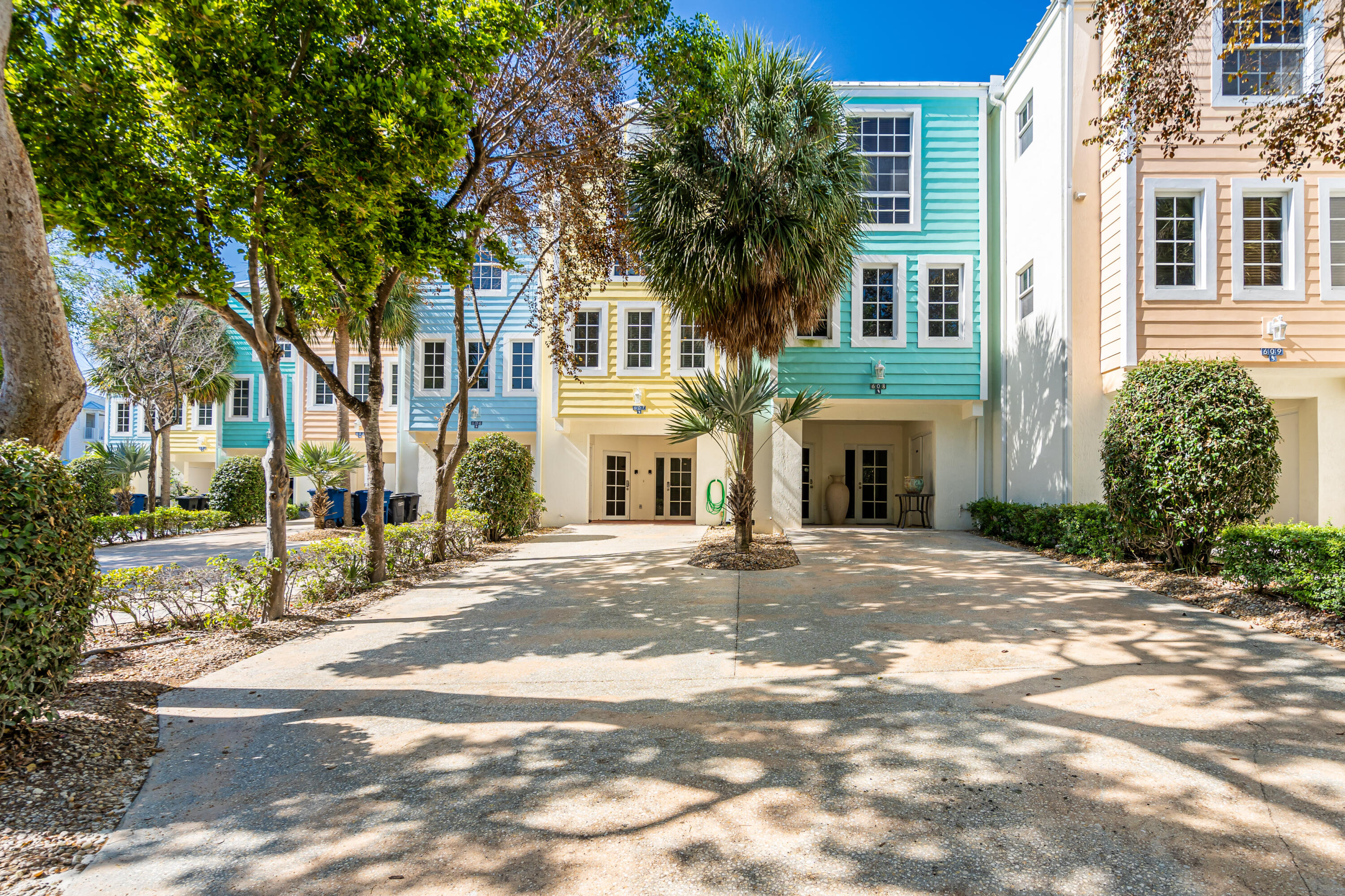 97501 Overseas Highway, Unit 607 Key Largo, FL 33037 - Photo 15 of 73 a front view of a house with a yard