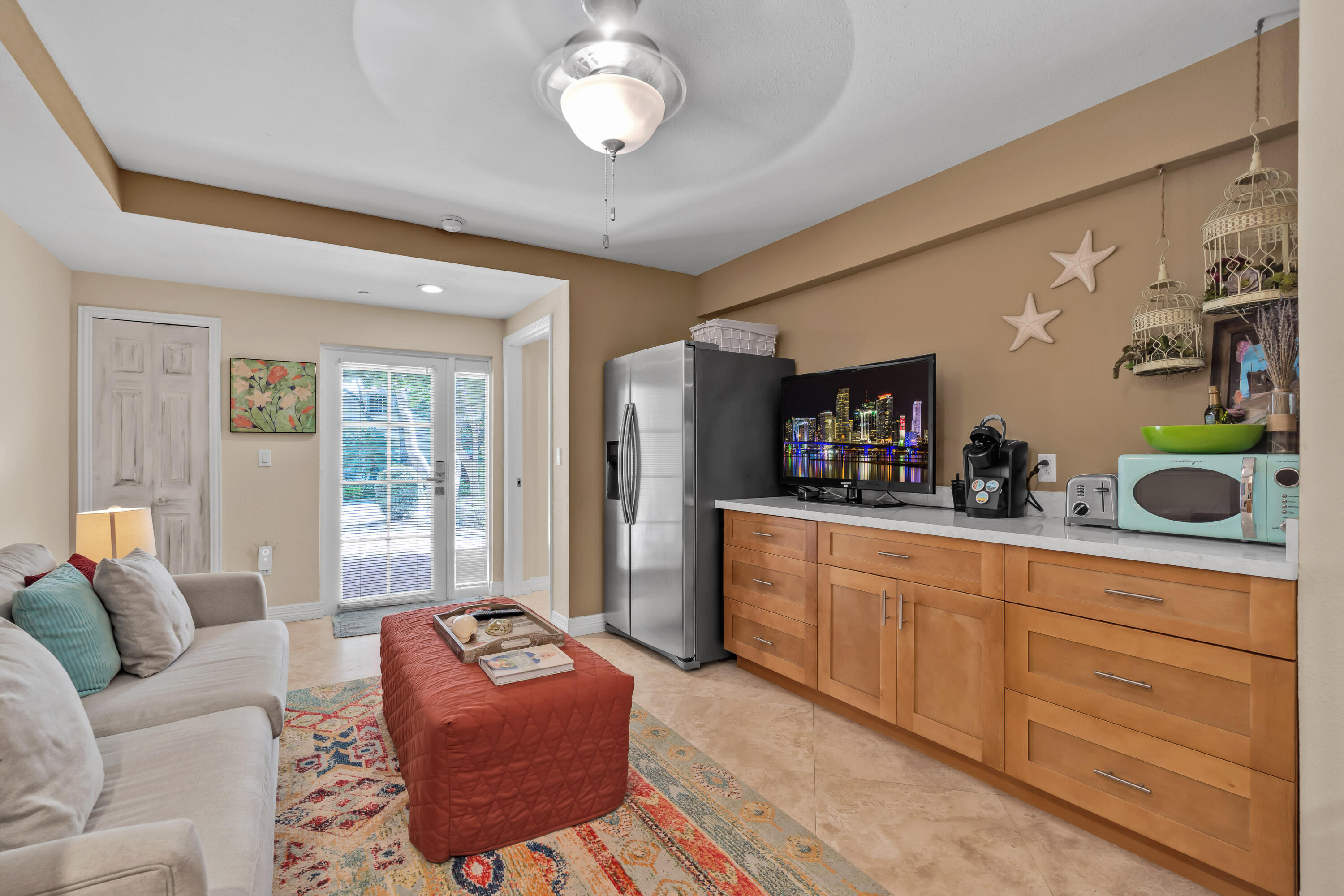 97501 Overseas Highway, Unit 607 Key Largo, FL 33037 - Photo 19 of 73 a living room with furniture