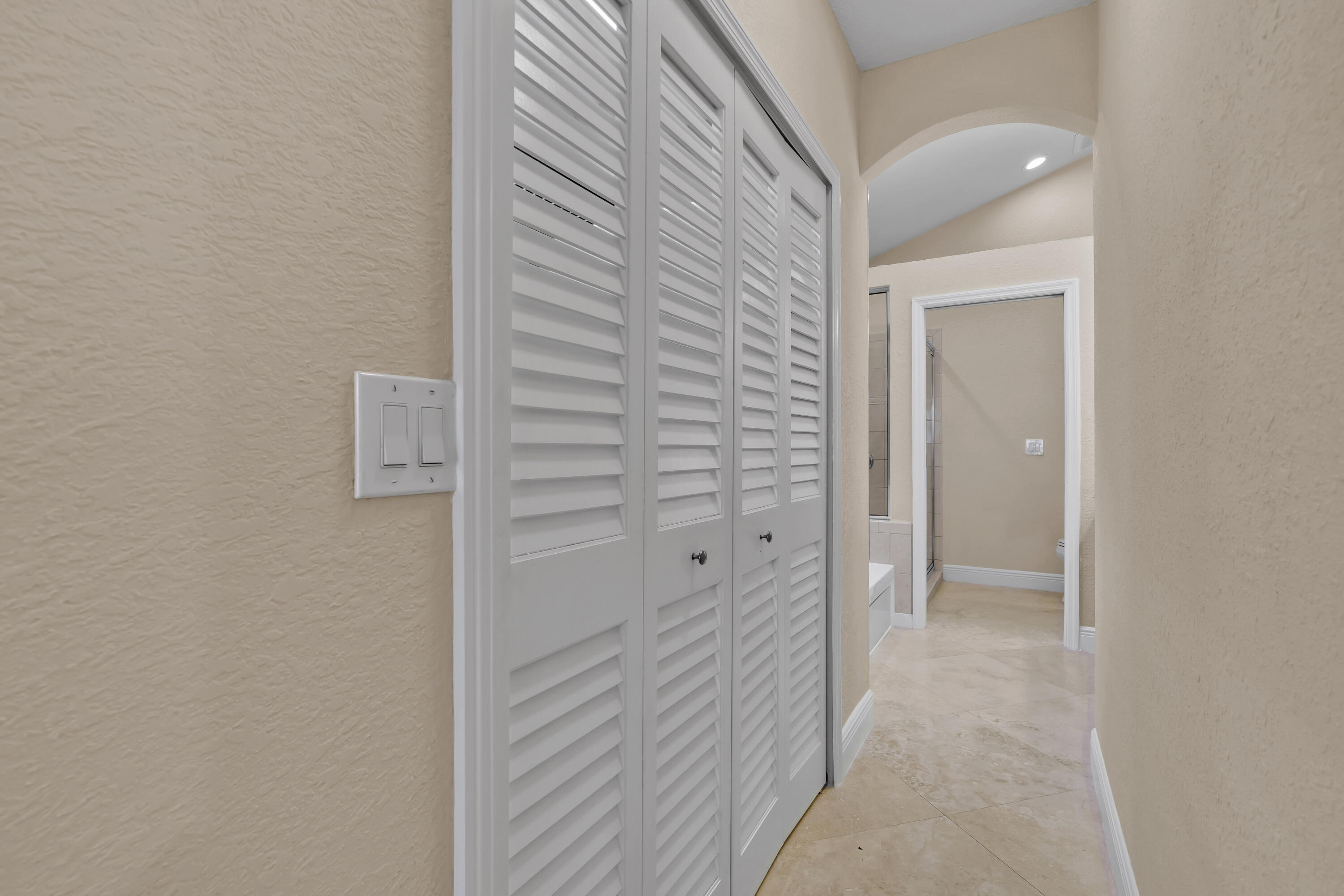 97501 Overseas Highway, Unit 607 Key Largo, FL 33037 - Photo 50 of 73 Walk-In Closet / Primary Bathroom